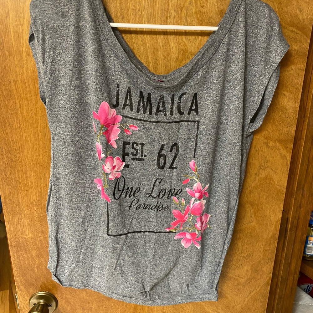 sparkly jamaica t shirt with open back
